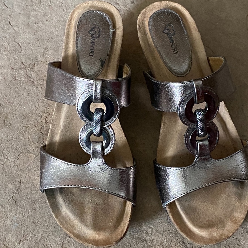 I Love Comfort Metallic Sandals Size 7